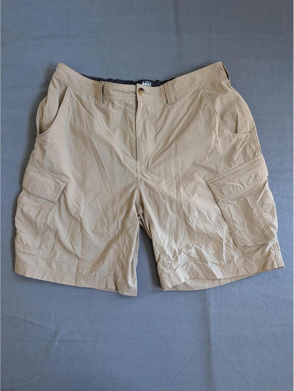 REI Co-op Shorts Mens Large Beige Cargo Nylon Elastic Waist Travel Outdoor